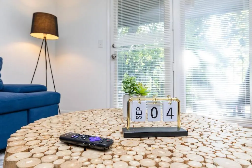 Midtown 2Br Gem With Private Balcony And Optional Parking Walkable To Vanderbilt, Music Row & Centennial Park Nashville Apartment