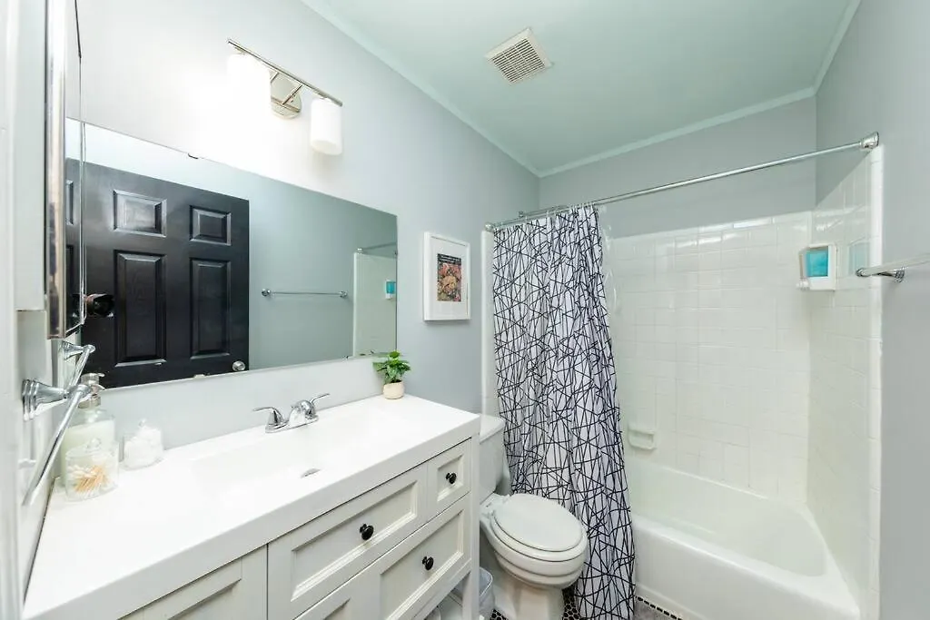 Midtown 2Br Gem With Private Balcony And Optional Parking Walkable To Vanderbilt, Music Row & Centennial Park Nashville Apartment