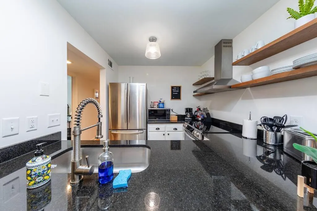 Midtown 2Br Gem With Private Balcony And Optional Parking Walkable To Vanderbilt, Music Row & Centennial Park Nashville 0*,  United States