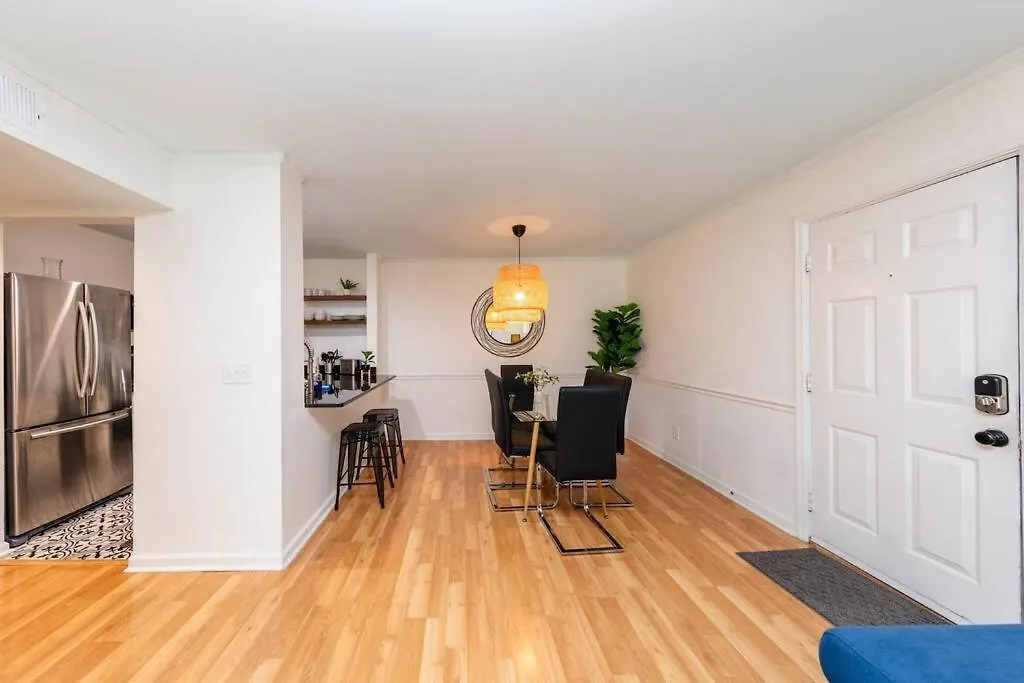 Midtown 2Br Gem With Private Balcony And Optional Parking Walkable To Vanderbilt, Music Row & Centennial Park Nashville Apartment